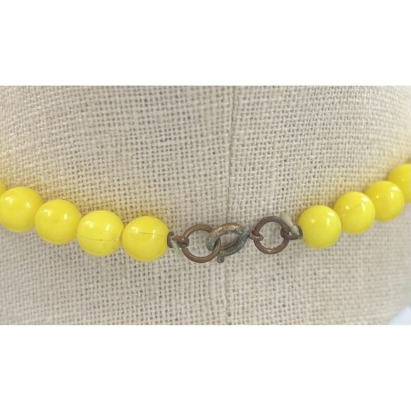 Vintage Knotted Beaded Necklace Large Chunky Yellow Choker Necklace 11.5” Retro - Picture 4 of 7